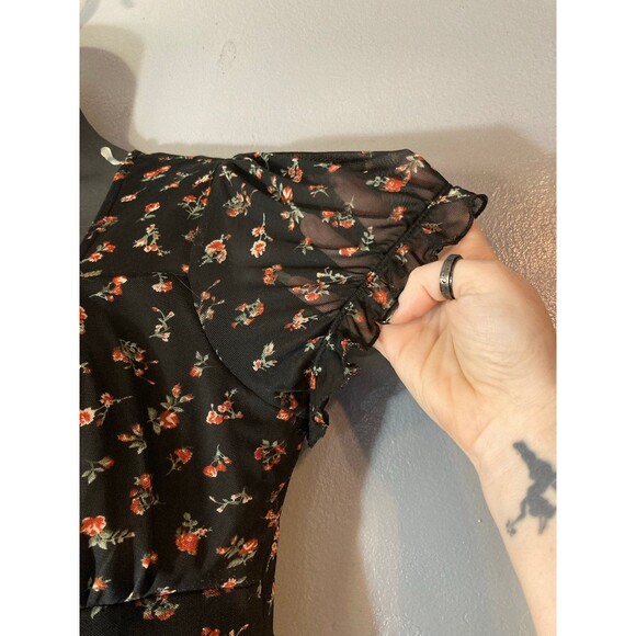 No boundaries, black floral mesh ruffle blouse - Picture 3 of 6